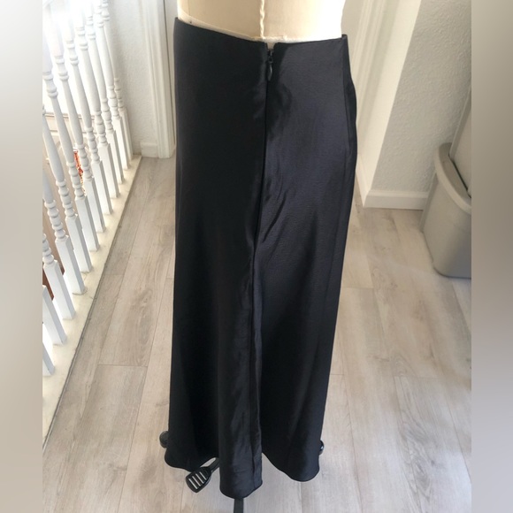 🆕White House Black market satin midi skirt. - Picture 5 of 11